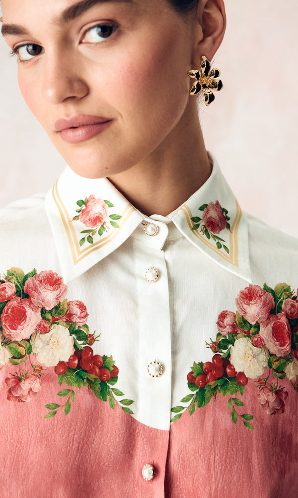 Комбинезон в длине мини из сатиновой стрейч вискозы с авторским принтом 