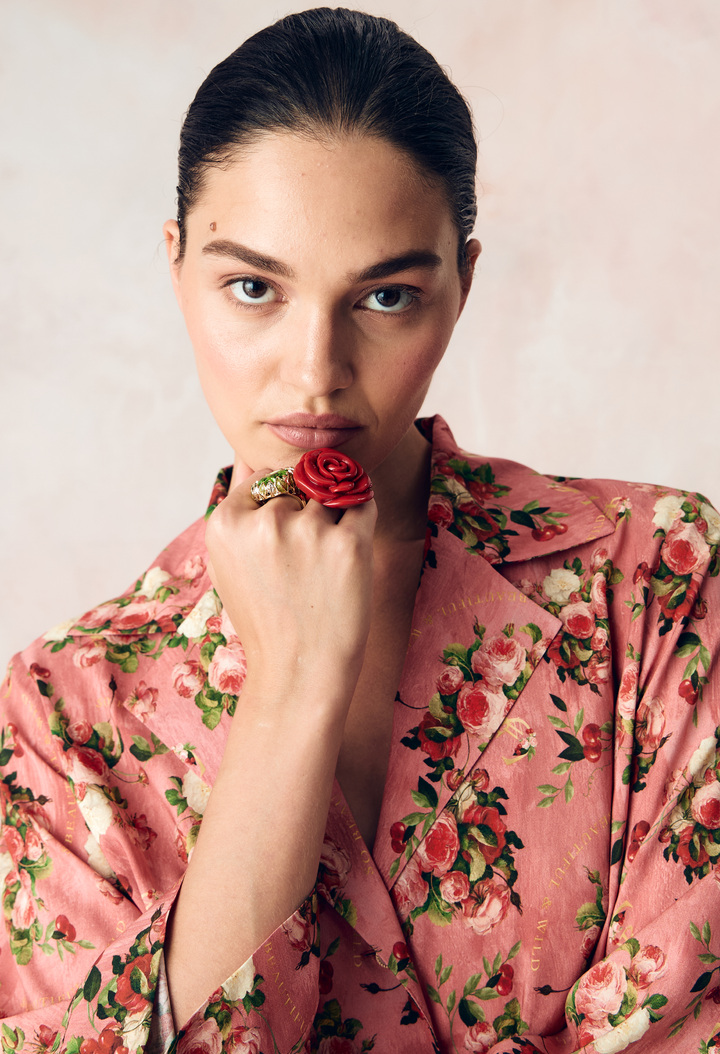 НАТЮРМОРТ. ПИОНЫ И ВИШНИ.-Изображение