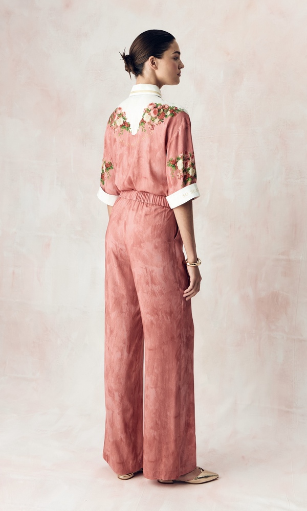 Комбинезон в длине макси из сатиновой стрейч вискозы с авторским принтом 