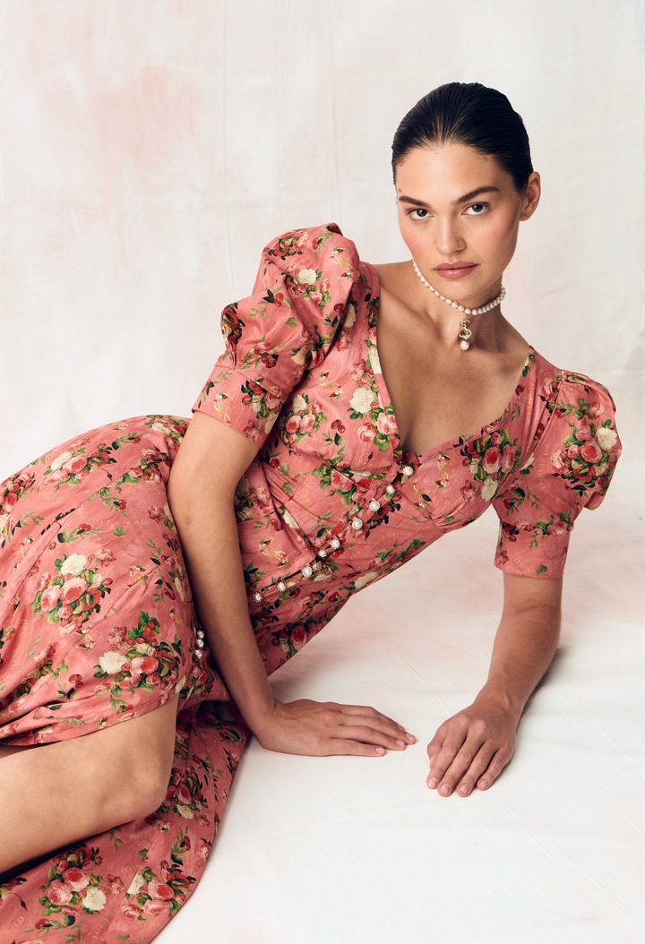 НАТЮРМОРТ. ПИОНЫ И ВИШНИ.-Изображение