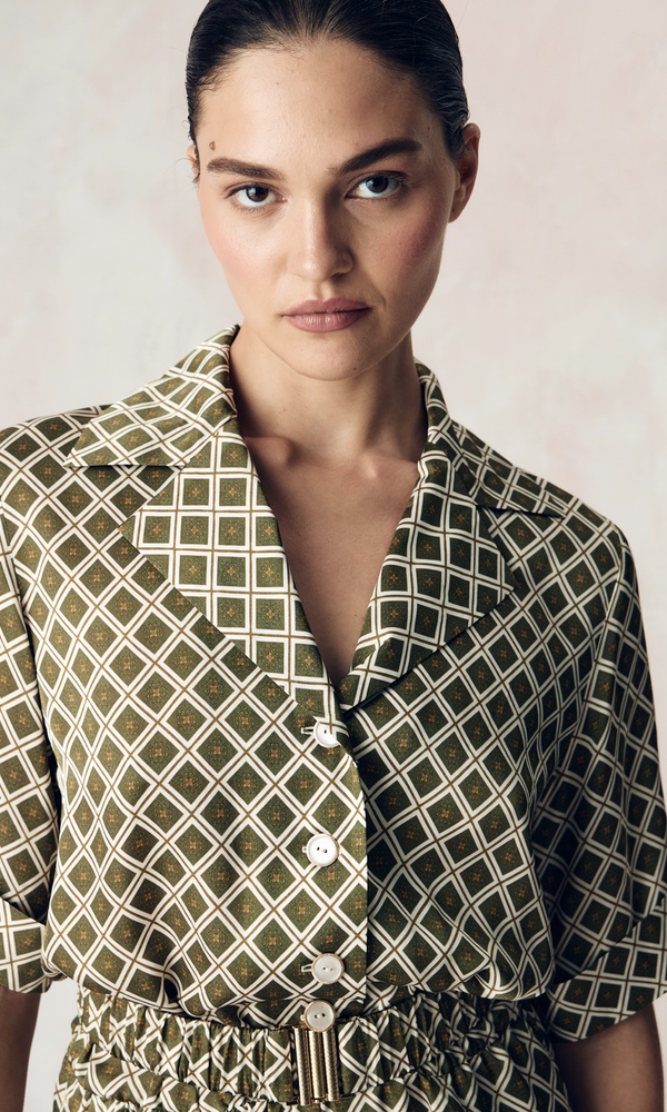 Комбинезон из сатиновой стрейч вискозы с авторским принтом 