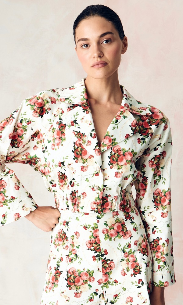 Бомбер из стрейч поплина с авторским принтом «ПИОНЫ И ВИШНИ»-Изображение