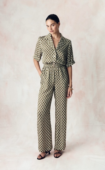 Комбинезон из сатиновой стрейч вискозы с авторским принтом 