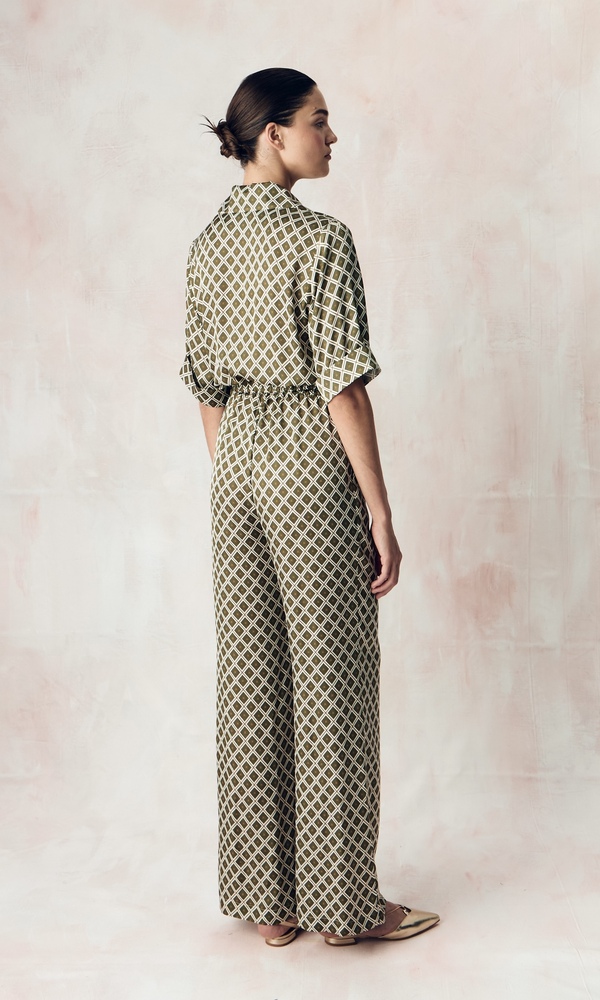 Комбинезон из сатиновой стрейч вискозы с авторским принтом 