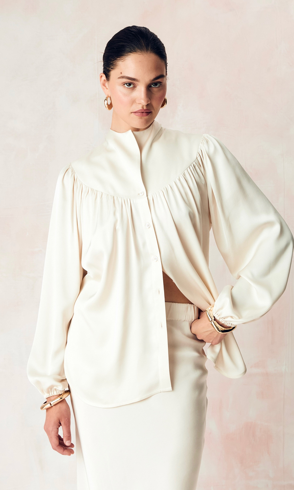 Рубашка с круглой кокеткой и стойкой из сатиновой вискозы-Изображение