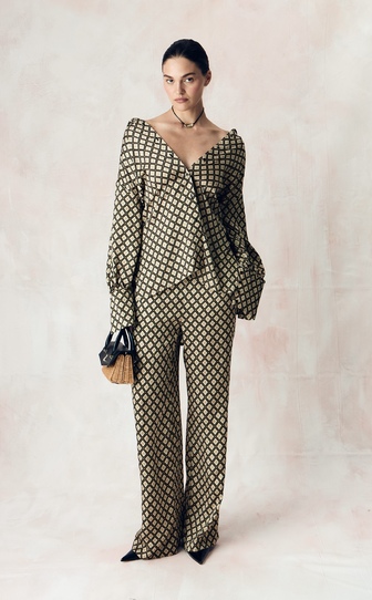 Костюм из сатиновой стрейч вискозы с авторским принтом 