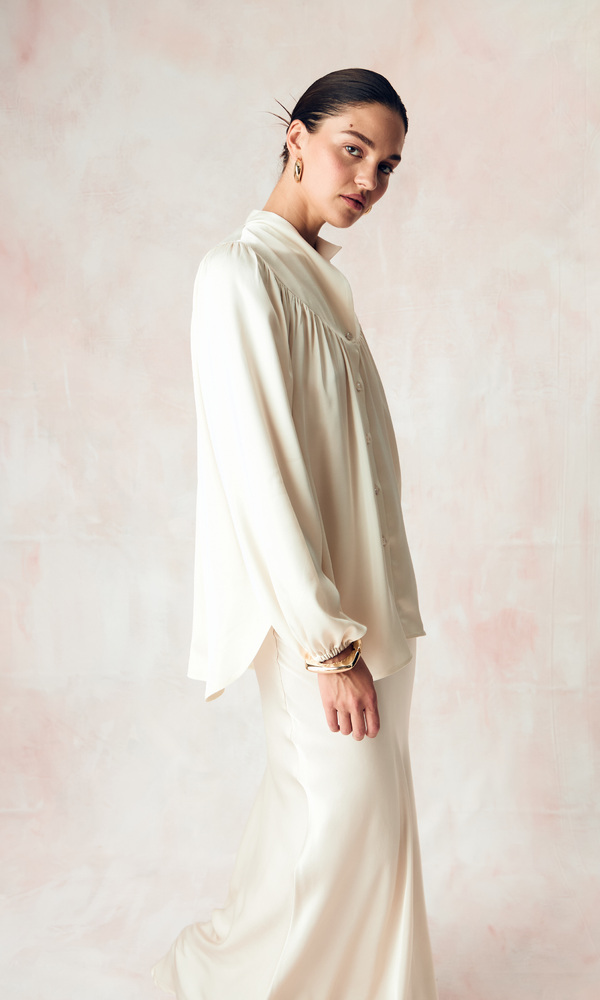 Рубашка с круглой кокеткой и стойкой из сатиновой вискозы-Изображение