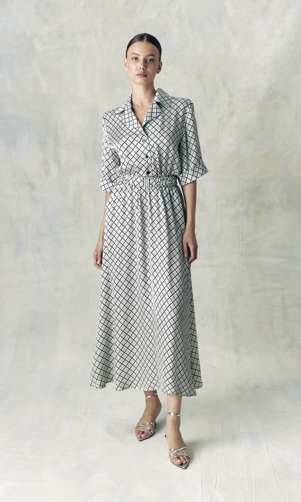 Платье из сатиновой вискозы с авторским принтом 