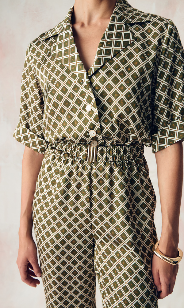 Комбинезон из сатиновой стрейч вискозы с авторским принтом 