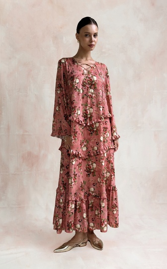 Платье из стрейч вискозы с авторским принтом «ПИОНЫ И ВИШНИ»