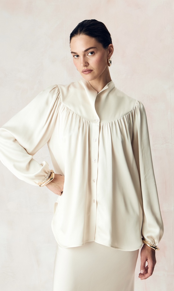 Рубашка с круглой кокеткой и стойкой из сатиновой вискозы-Изображение