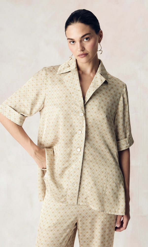 Костюм из сатиновой стрейч вискозы с авторским принтом 