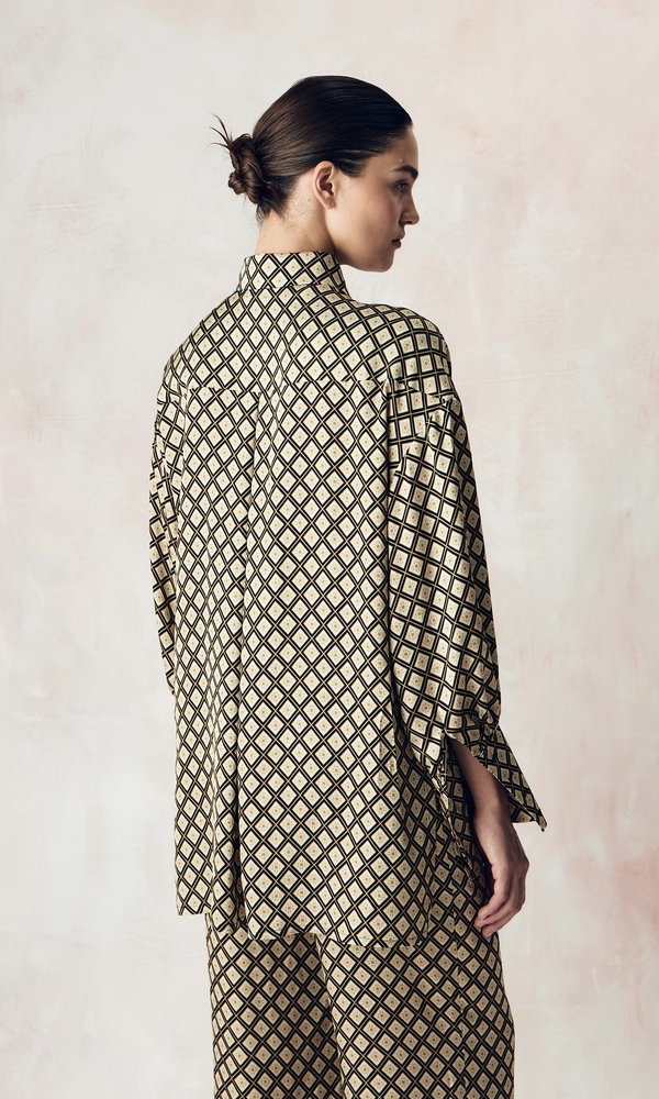 Костюм из сатиновой стрейч вискозы с авторским принтом 