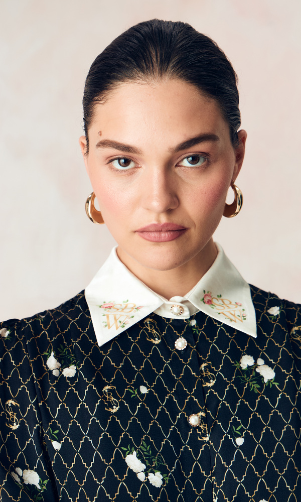 Рубашка из сатиновой стрейч вискозы с авторским принтом «ЗОЛОТЫЕ ПИОНЫ»-Изображение