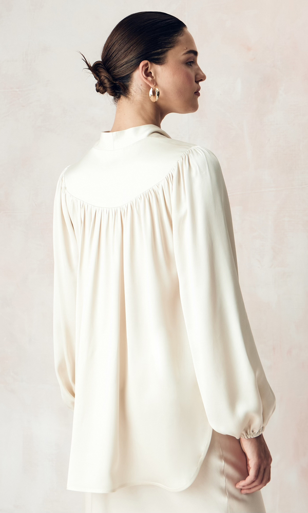 Рубашка с круглой кокеткой и стойкой из сатиновой вискозы-Изображение